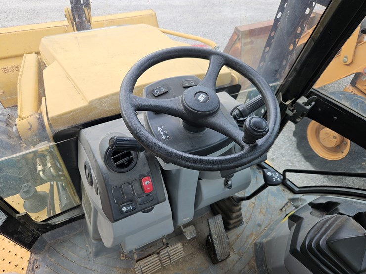 caterpillar-420f-image-12