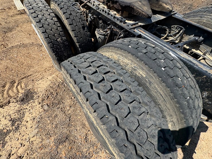 #22534-•-2014-freightliner-prostar-lf-687-t/a-daycab-truck-tractor-vin:-1hsdjsnr4eh099715-image-5