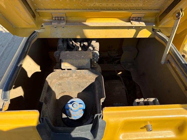 2019-caterpillar-330-image-23