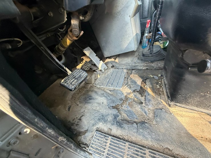 1995-mack-ch613-image-76