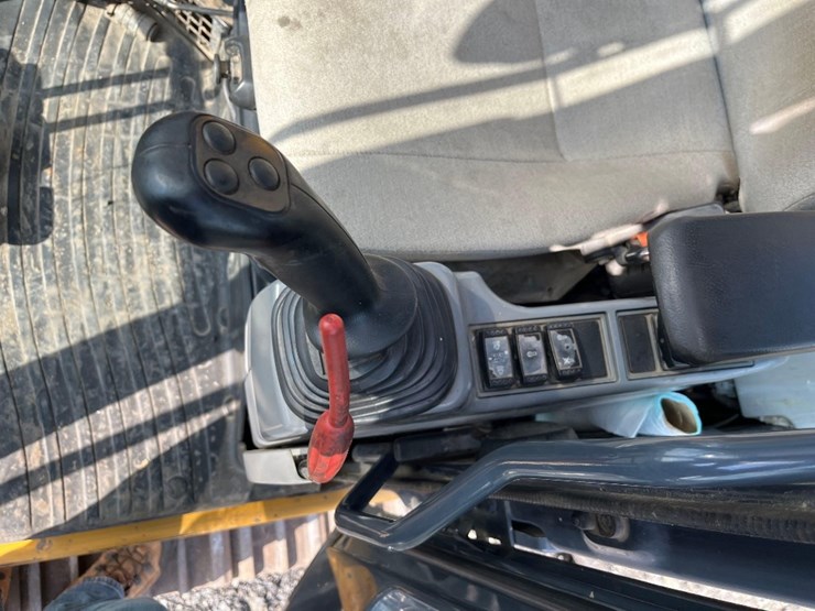 deere-245g-lc-image-26