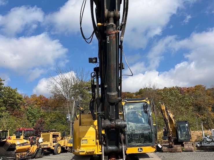 deere-245g-lc-image-24