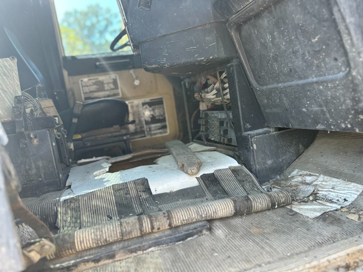 #22529-•-inop-1992-freightliner-t/a-daycab-truck-tractor-vin:-1fuymzyb1np357132-image-42