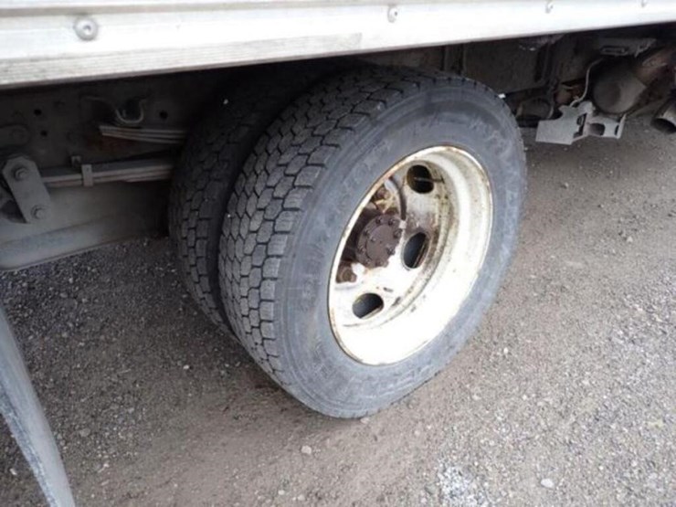 2018-isuzu-nrr-image-44