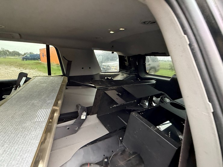 2015-chevrolet-tahoe-image-17