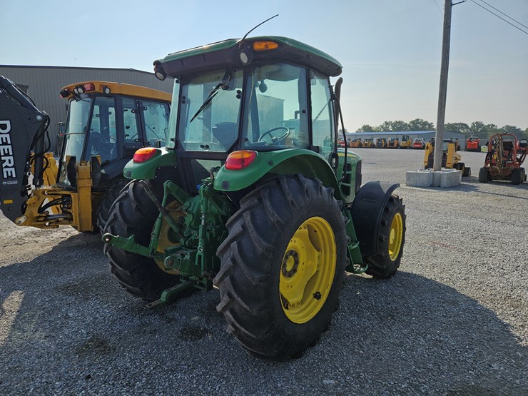 2010-john-deere-6115d-image-16