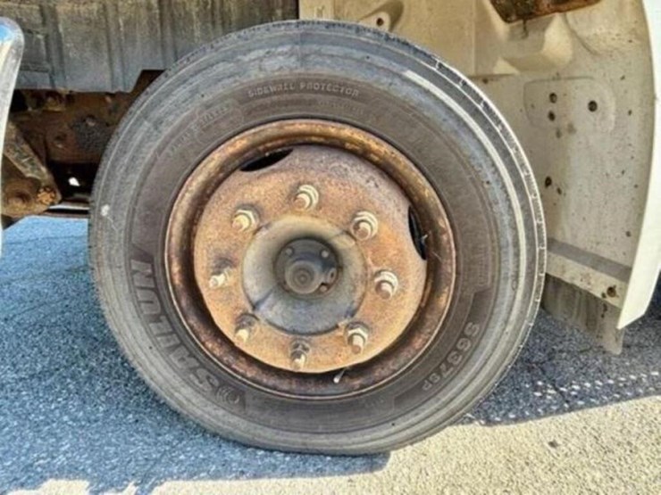 2010-hino-258-image-23