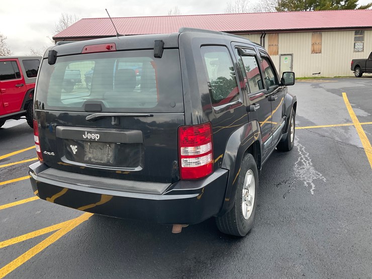 2010-jeep-liberty-image-3