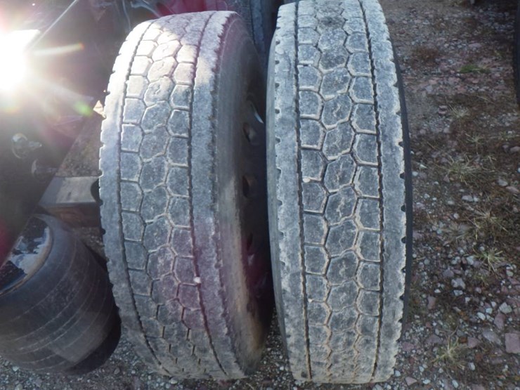 2022-peterbilt-579-image-10