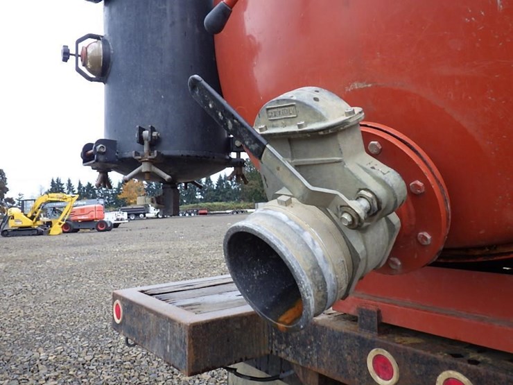 2011-ford-f650-image-11