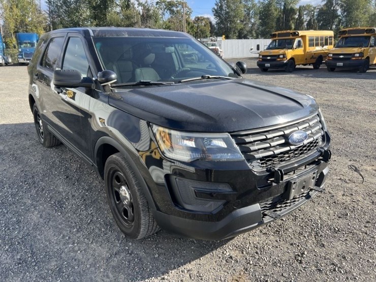 2016-ford-explorer-image-2