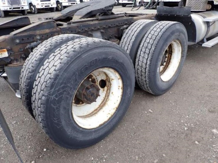 2010-freightliner-cascadia-t/a-hiway-tractor---day-image-49