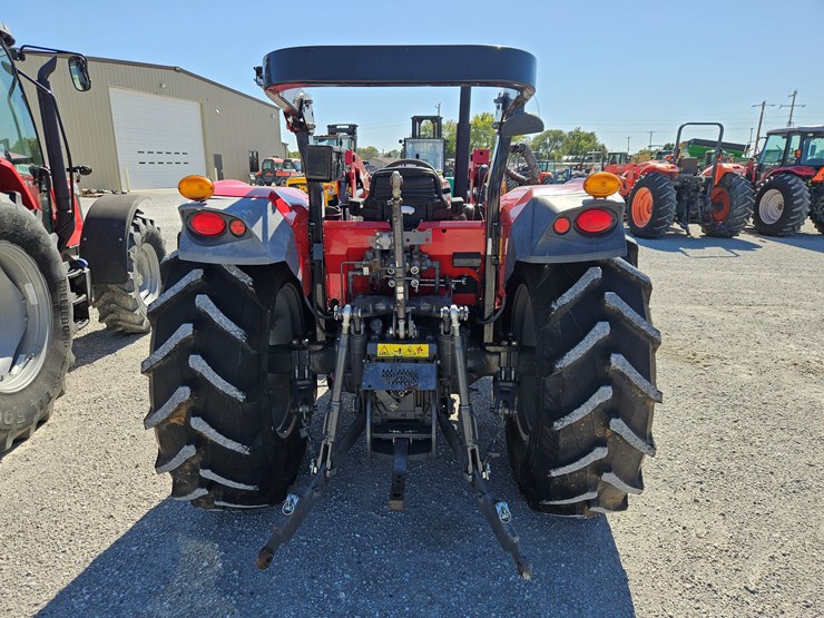 2015-massey-ferguson-4709-image-10