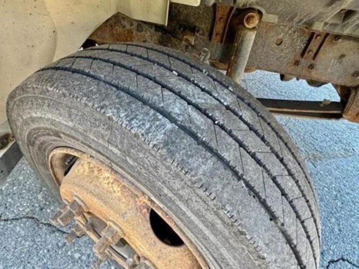 2010-hino-258-image-30