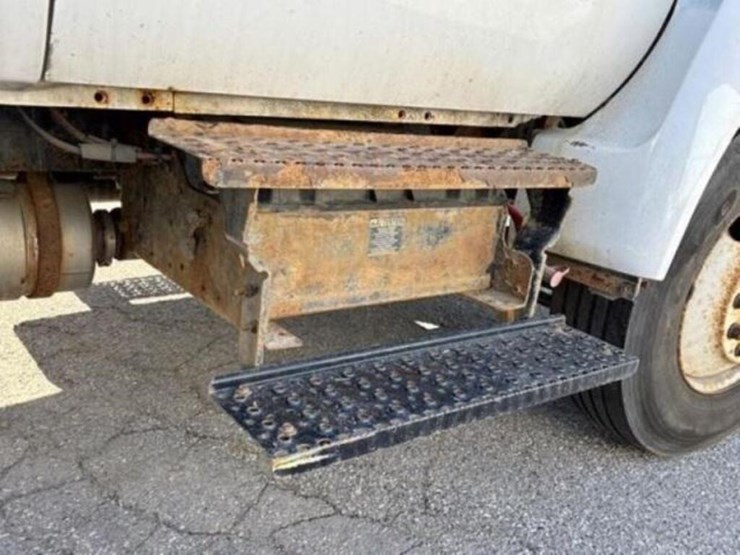 2013-ford-f750-xl-image-25