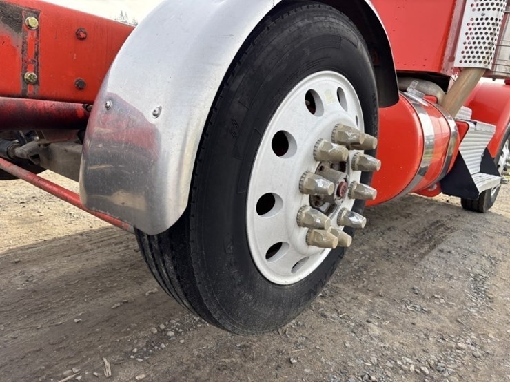 2016-kenworth-w900-image-15