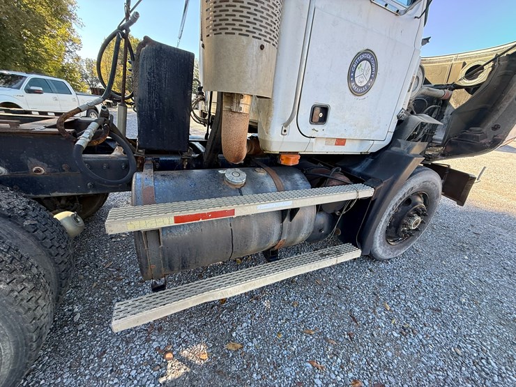 1995-mack-ch613-image-39