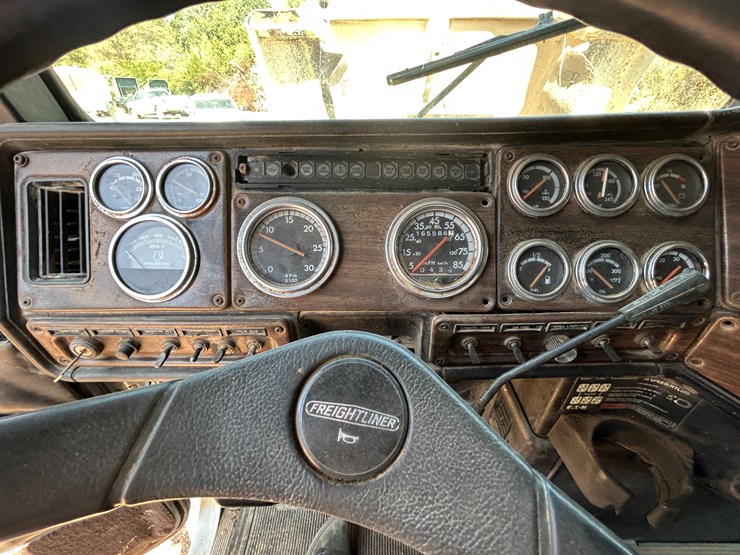 #22533-•-1994-freightliner-t/a-daycab-dump-truck-vin:-1fuyfdyb6rp462199-image-56