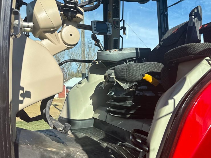 2021-massey-ferguson-7720s-dyna-6-tractor-image-30