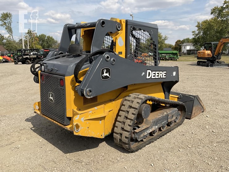 2015-deere-319e-image-5