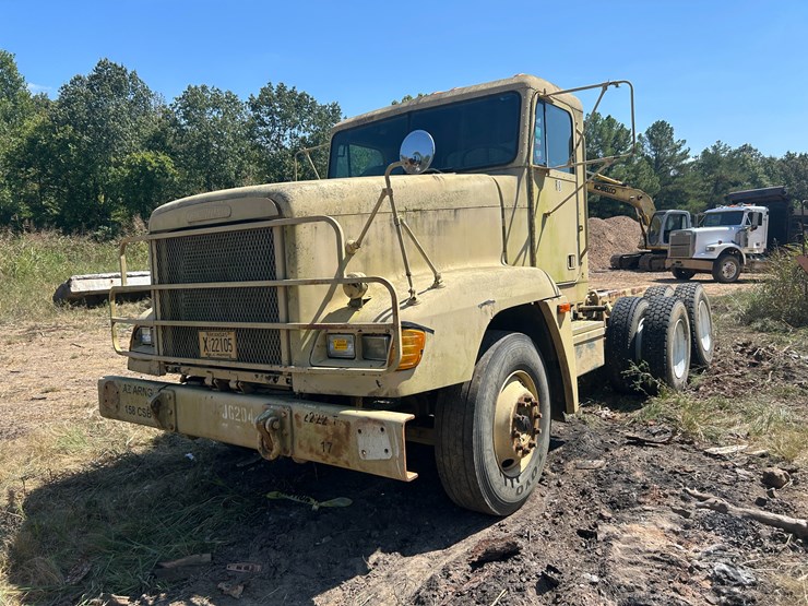 #22529-•-inop-1992-freightliner-t/a-daycab-truck-tractor-vin:-1fuymzyb1np357132-image-1