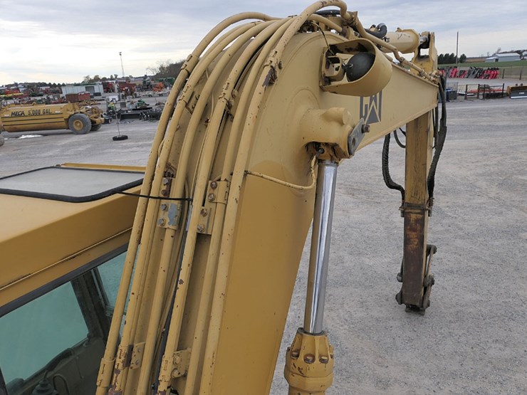 caterpillar-215d-image-28