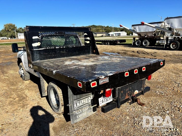 2013-chevrolet-3500hd-image-10