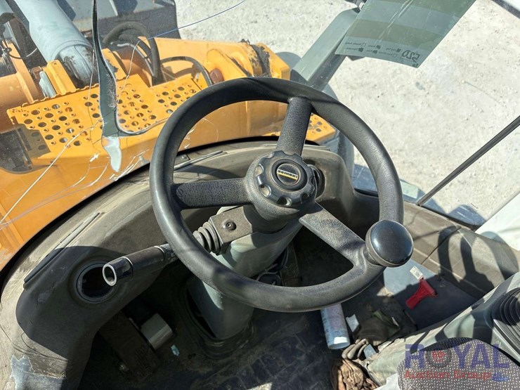 2015-liebherr-l542-image-21