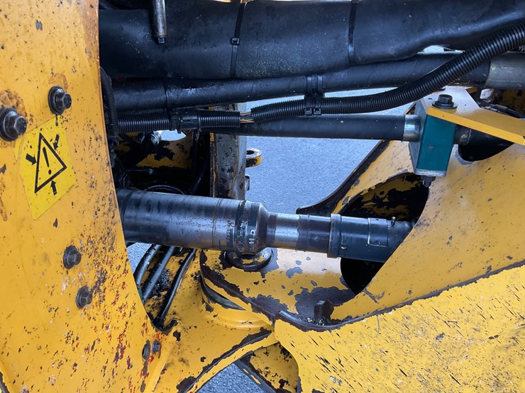 2011-volvo-l60f-image-13