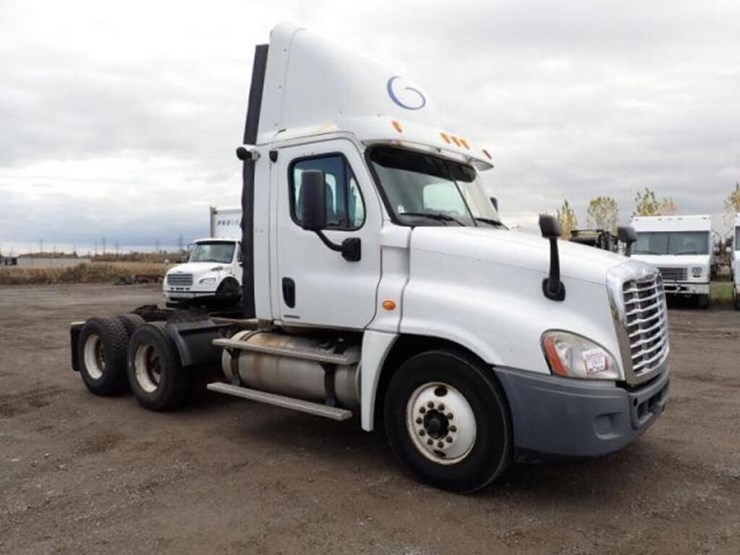 2010-freightliner-cascadia-t/a-hiway-tractor---day-image-3