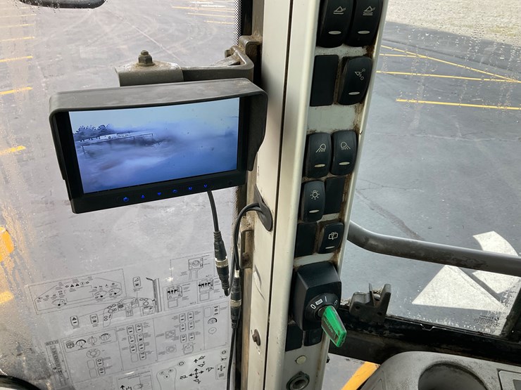 2011-volvo-l60f-image-25