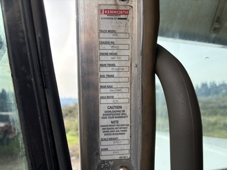 2018-kenworth-w900-image-38