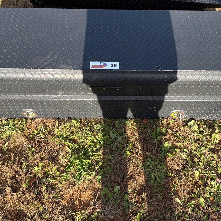 #39 • Diamondplate Toolbox