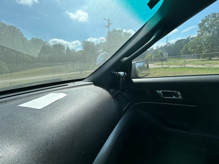 2013-ford-explorer-image-50