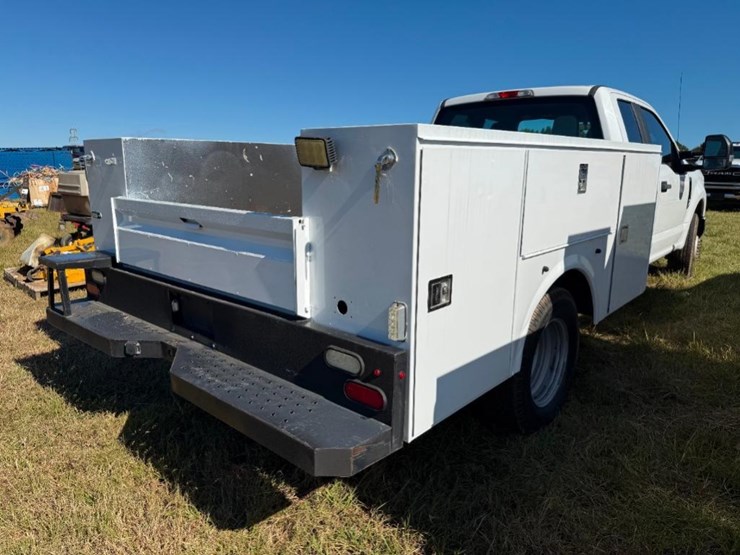 2017-ford-f350-xl-image-8