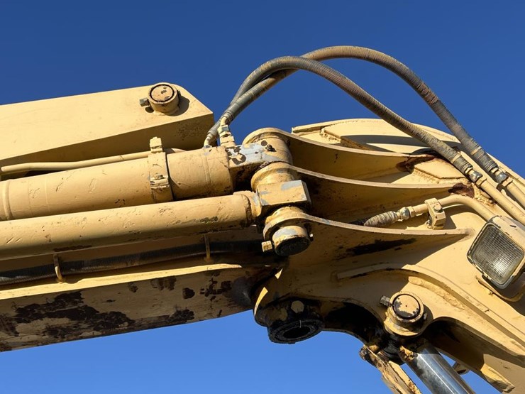 caterpillar-307-image-29