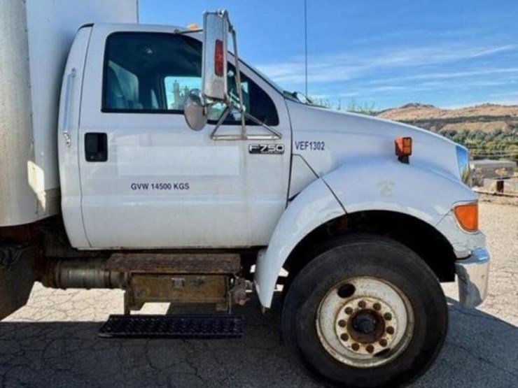 2013-ford-f750-xl-image-22