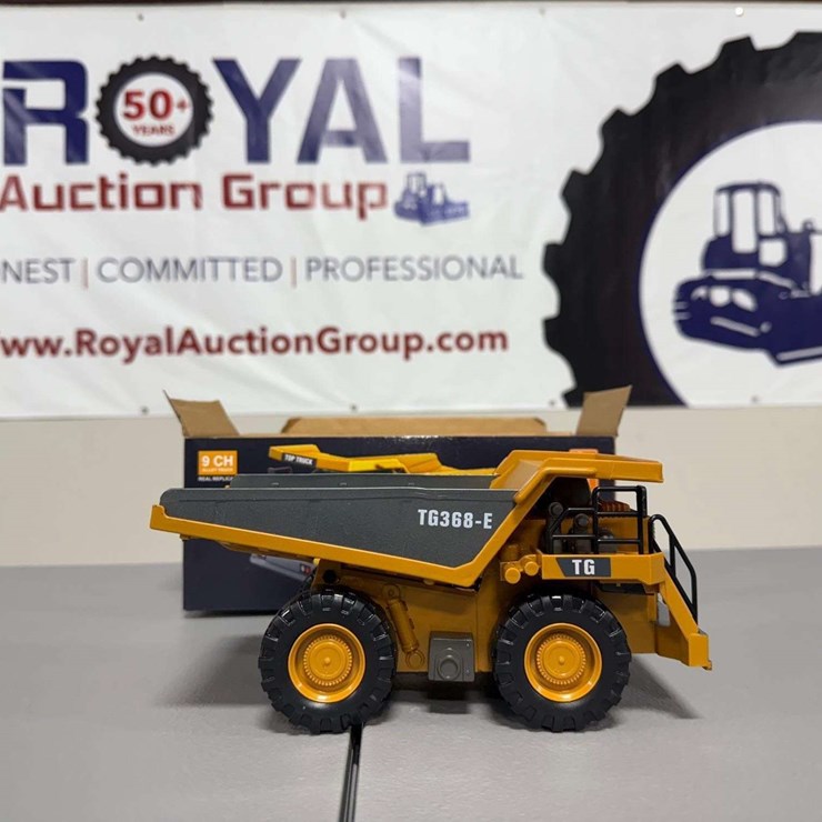 2.4GHz RC Dump Truck With Remote Replica Toy