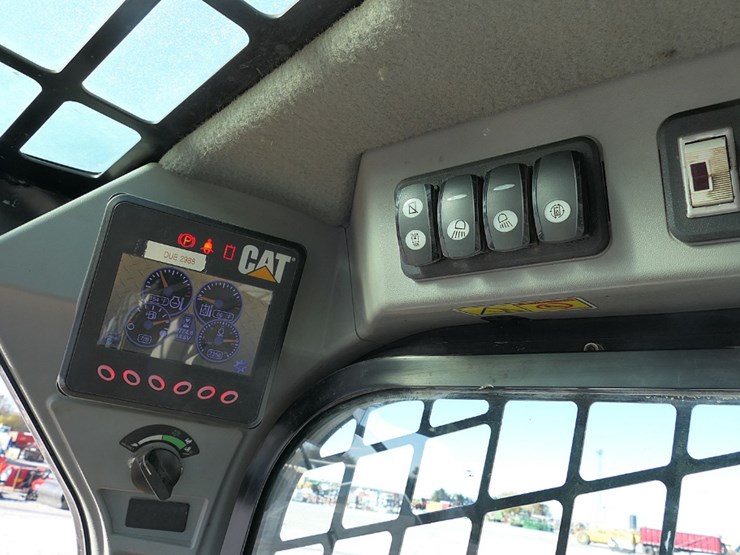 2016-caterpillar-259d-image-25