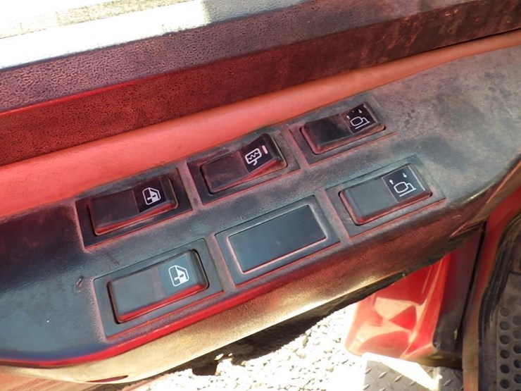 2002-freightliner-fl50-image-19