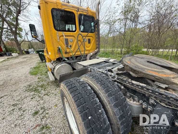 2012-freightliner-cascadia-truck-(lld1452)-image-15