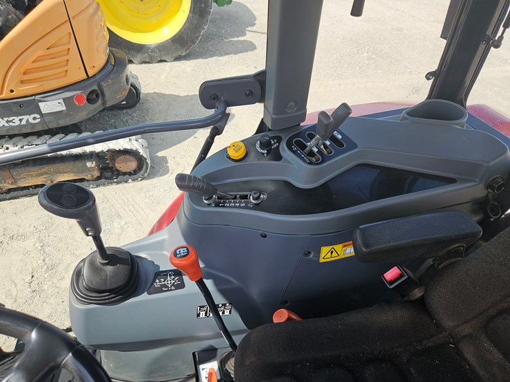 2014-massey-ferguson-4610-image-11