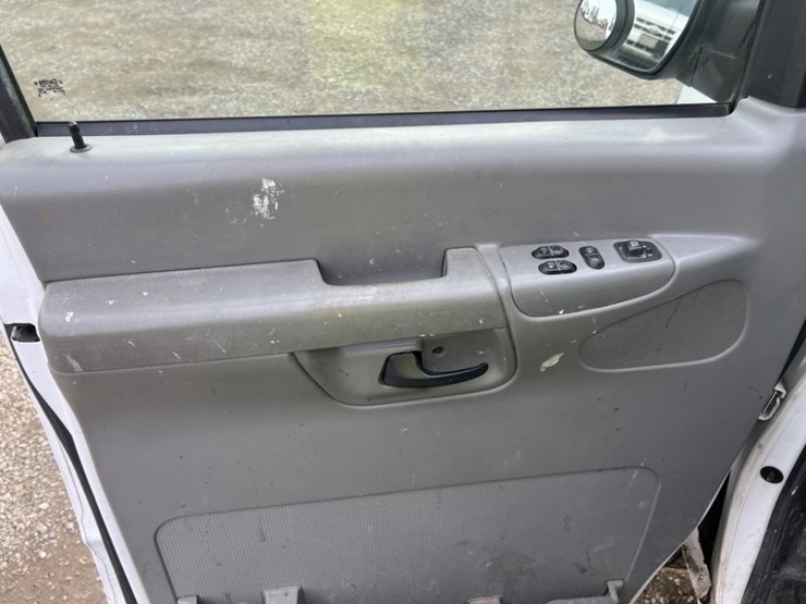 2008-ford-e250-sd-image-24