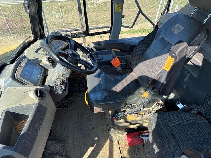 2020-caterpillar-745-image-21