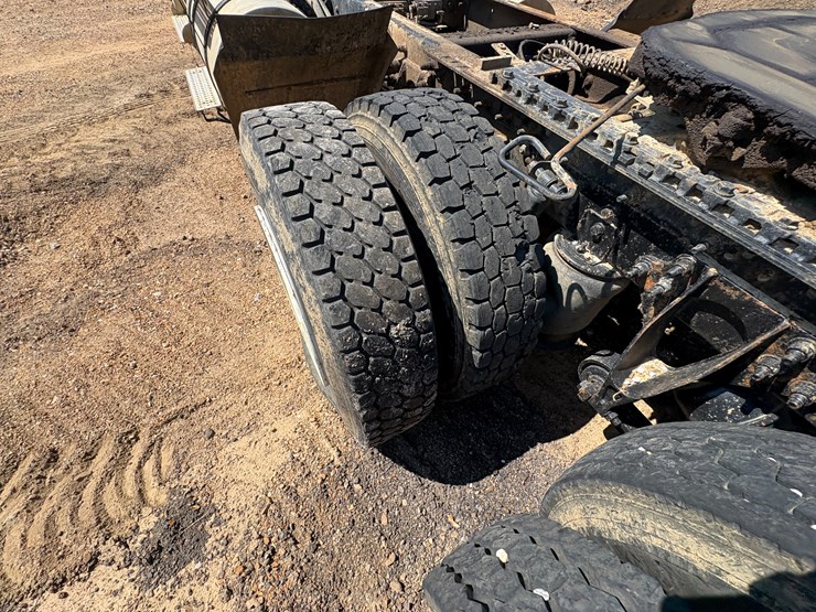 #22534-•-2014-freightliner-prostar-lf-687-t/a-daycab-truck-tractor-vin:-1hsdjsnr4eh099715-image-6