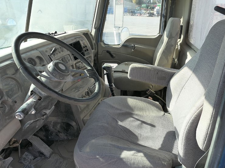 2004-mack-ch613-image-28