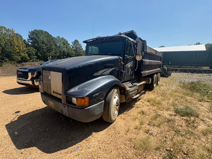 1995-international-9400-image-1