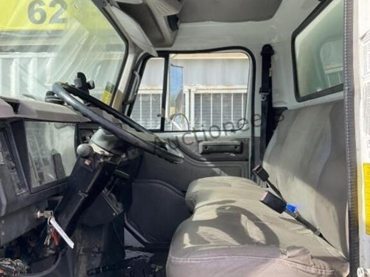 international-4700-image-26