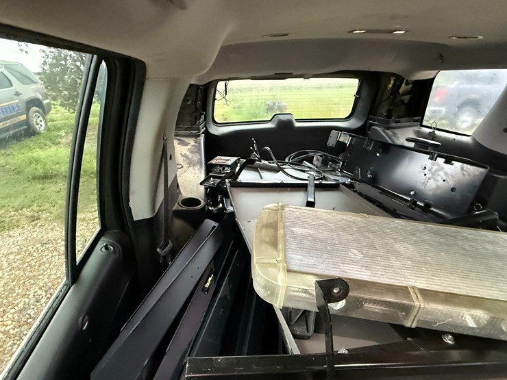 2015-chevrolet-tahoe-image-34