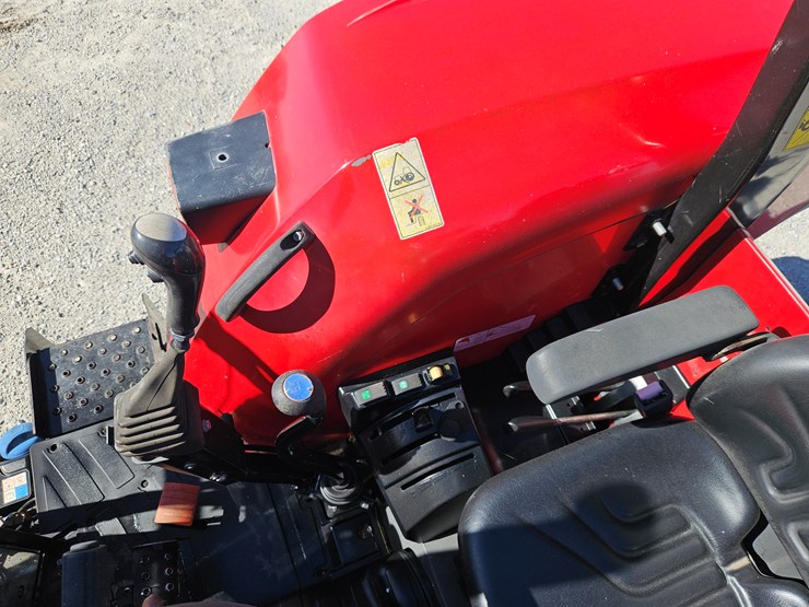 2015-massey-ferguson-4709-image-17